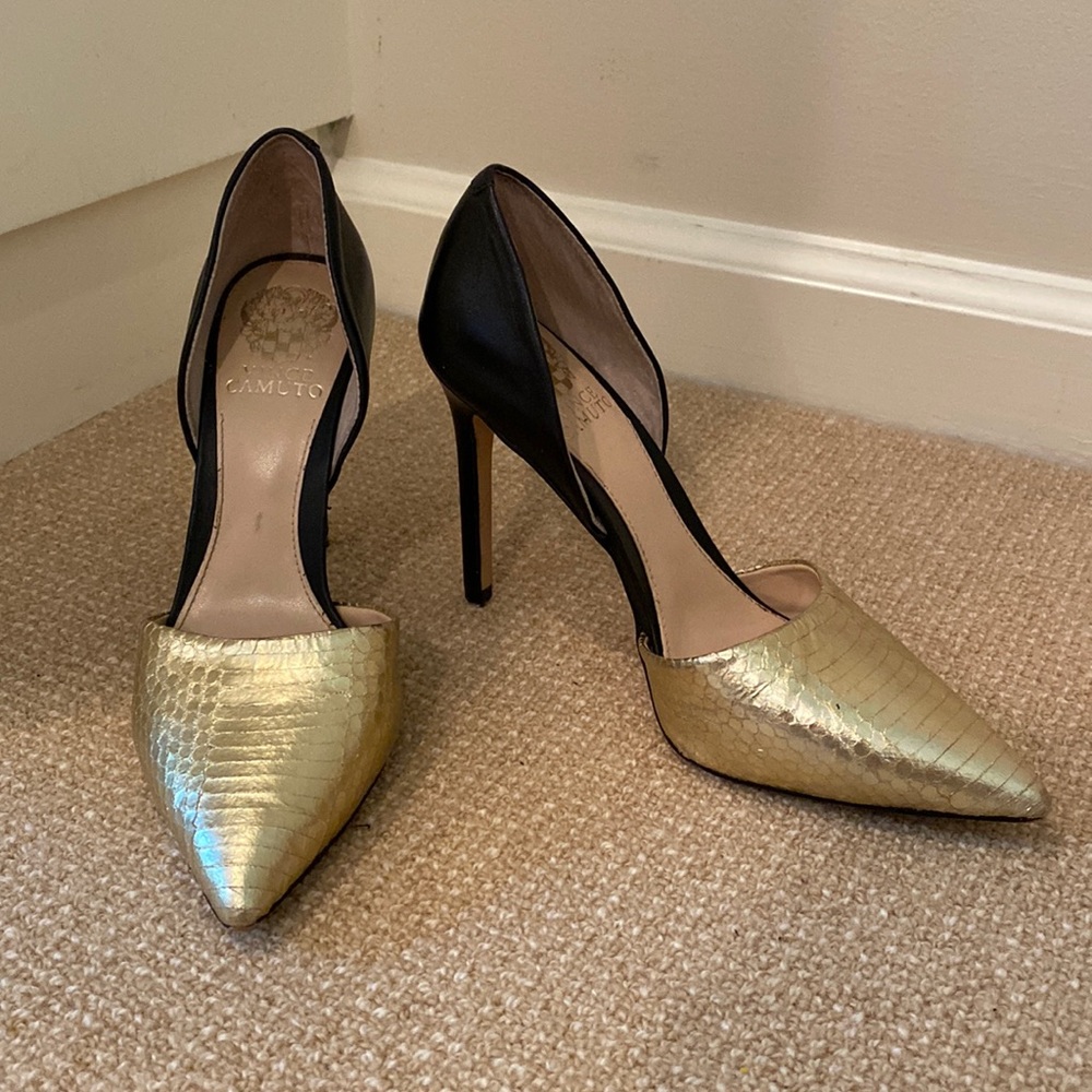 Vince Camuto Gold Snakeskin Embossed And Black Leather Pump Heels Size 7-1/2